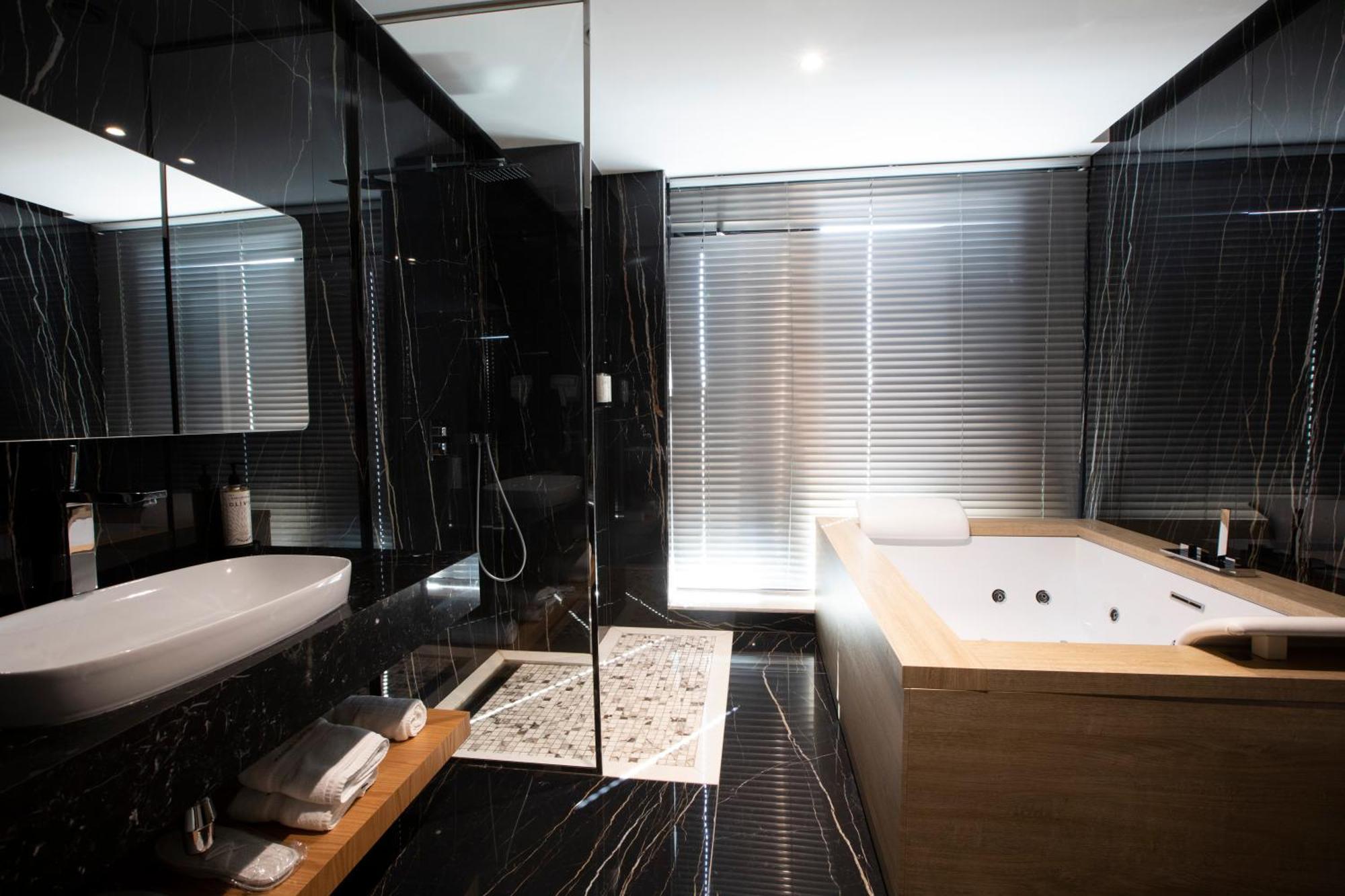 Marinaj Hotel & Spa Tirana Bagian luar foto