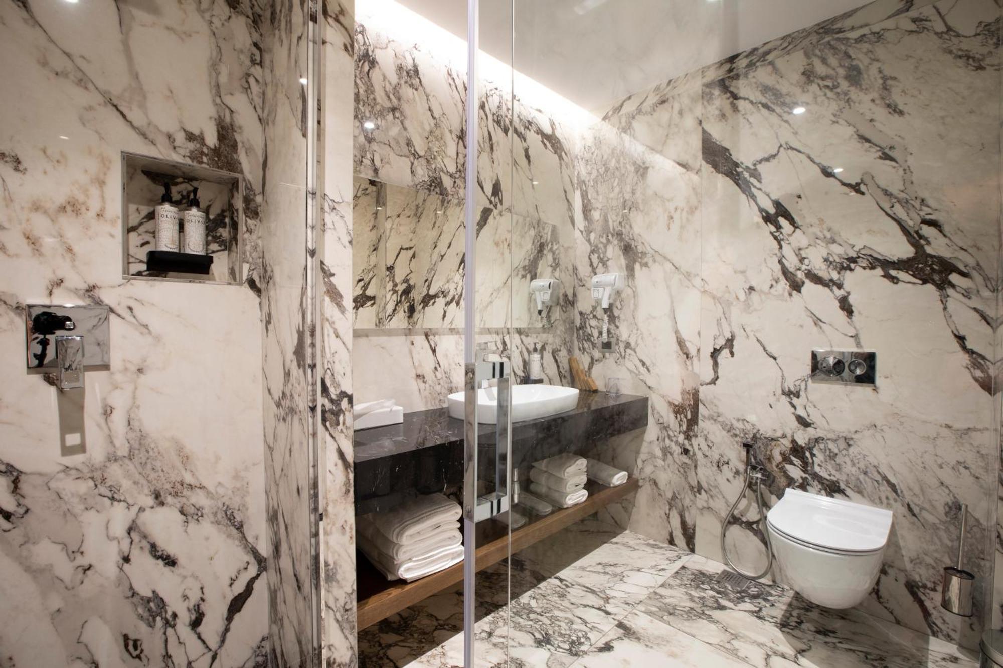 Marinaj Hotel & Spa Tirana Bagian luar foto