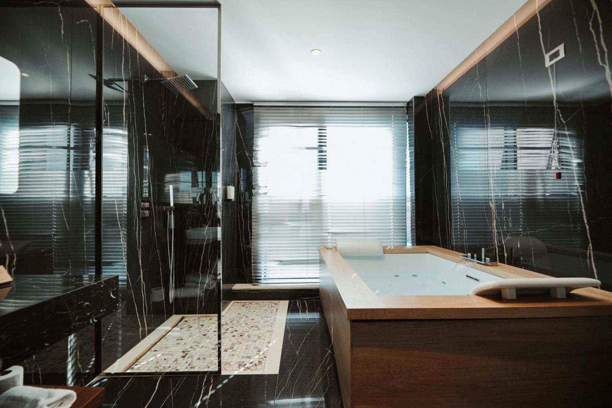 Marinaj Hotel & Spa Tirana Bagian luar foto