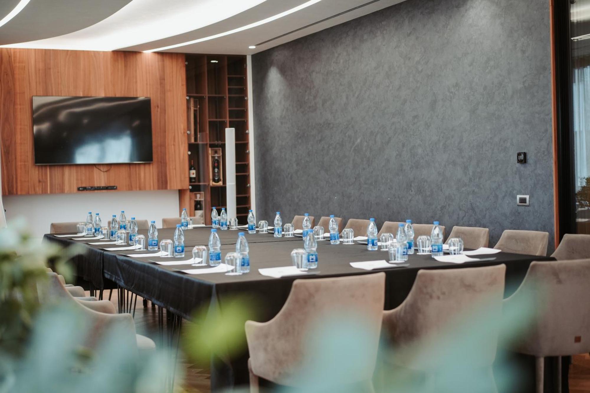 Marinaj Hotel & Spa Tirana Bagian luar foto