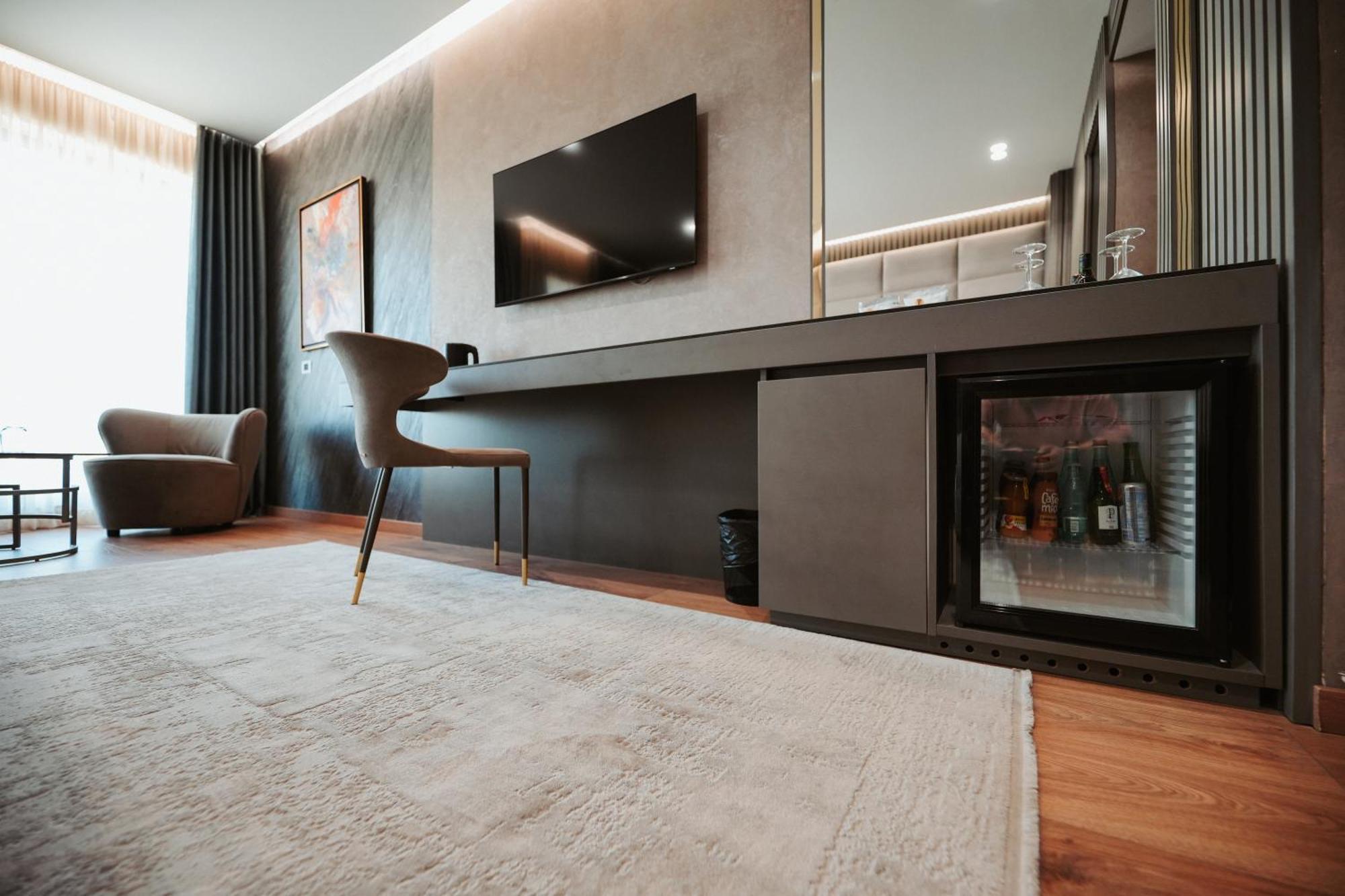 Marinaj Hotel & Spa Tirana Bagian luar foto